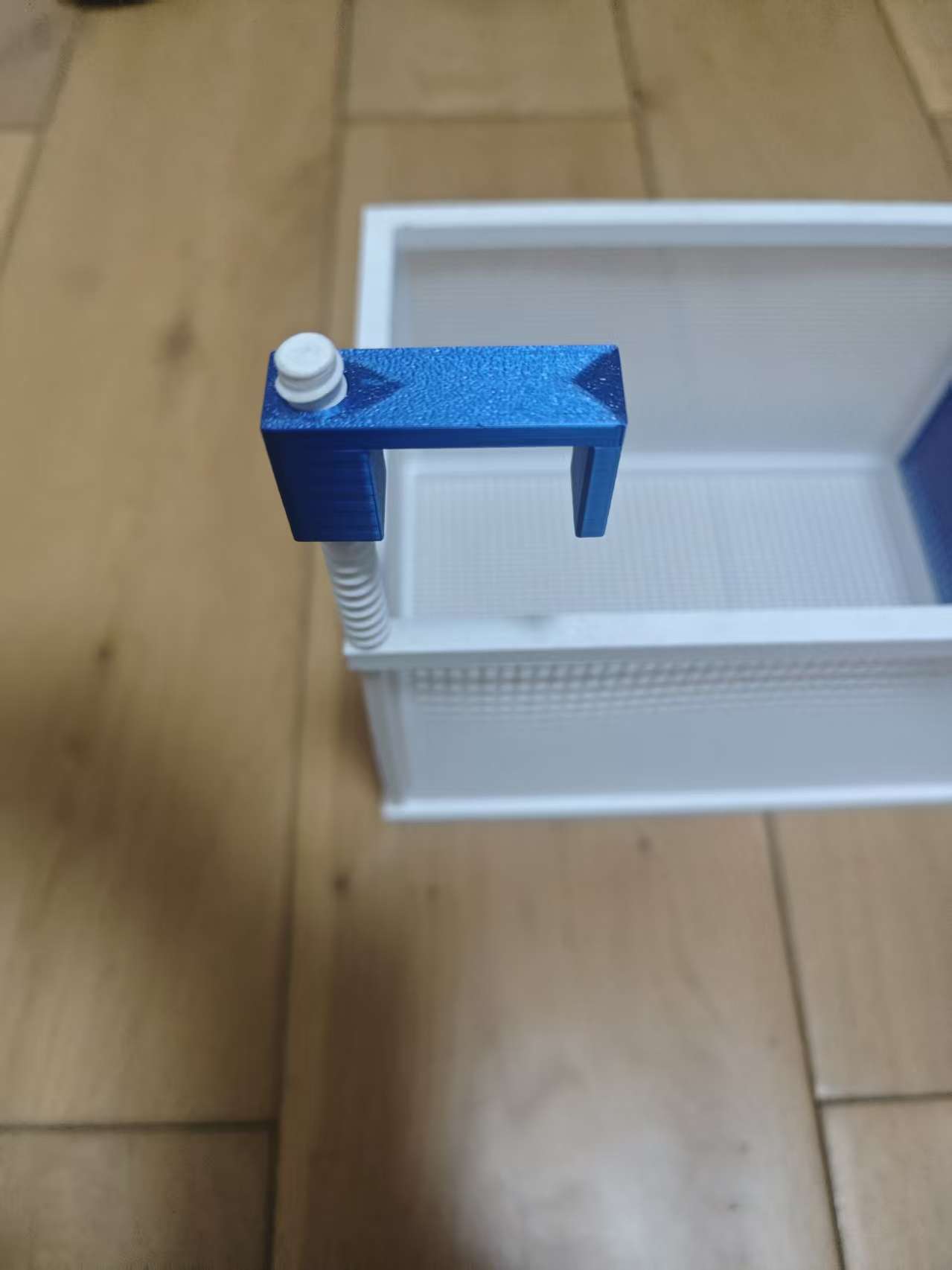 Miniatura 7 do modelo 3D 鱼缸隔离盒 孵化盒 繁殖盒  可调高度 适配各种厚度鱼缸