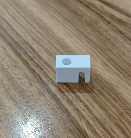Miniatura 2 do modelo 3D 鱼缸隔离盒 孵化盒 繁殖盒  可调高度 适配各种厚度鱼缸