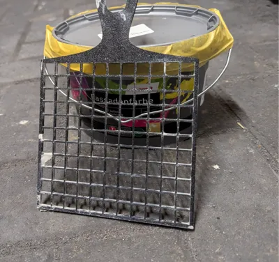 Farbabstreicher für kleinere Farbeimer