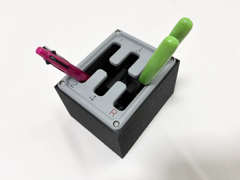 [V2] H-Pattern Shifter Pen Stand: Auto-Center