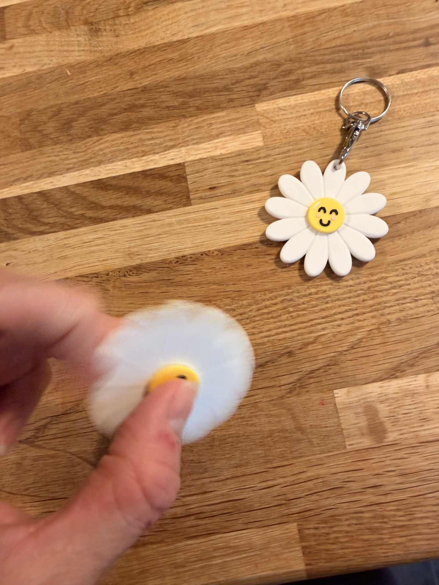 Miniatura 2 do modelo 3D Daisy fidget spinner keyring