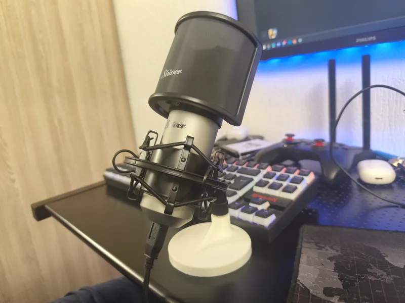 Minimalist Desktop Microphone Stand