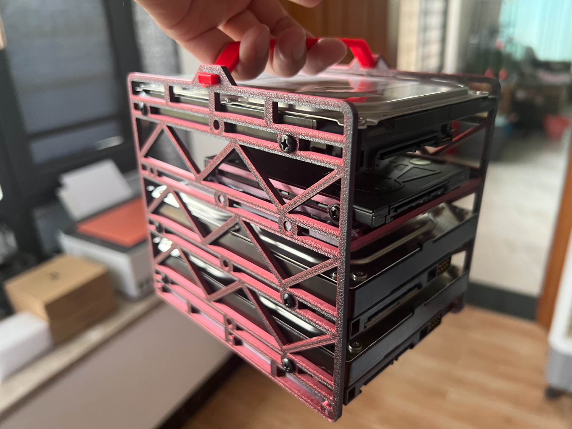 Miniatura 1 do modelo 3D 简易硬盘笼（硬盘支架）