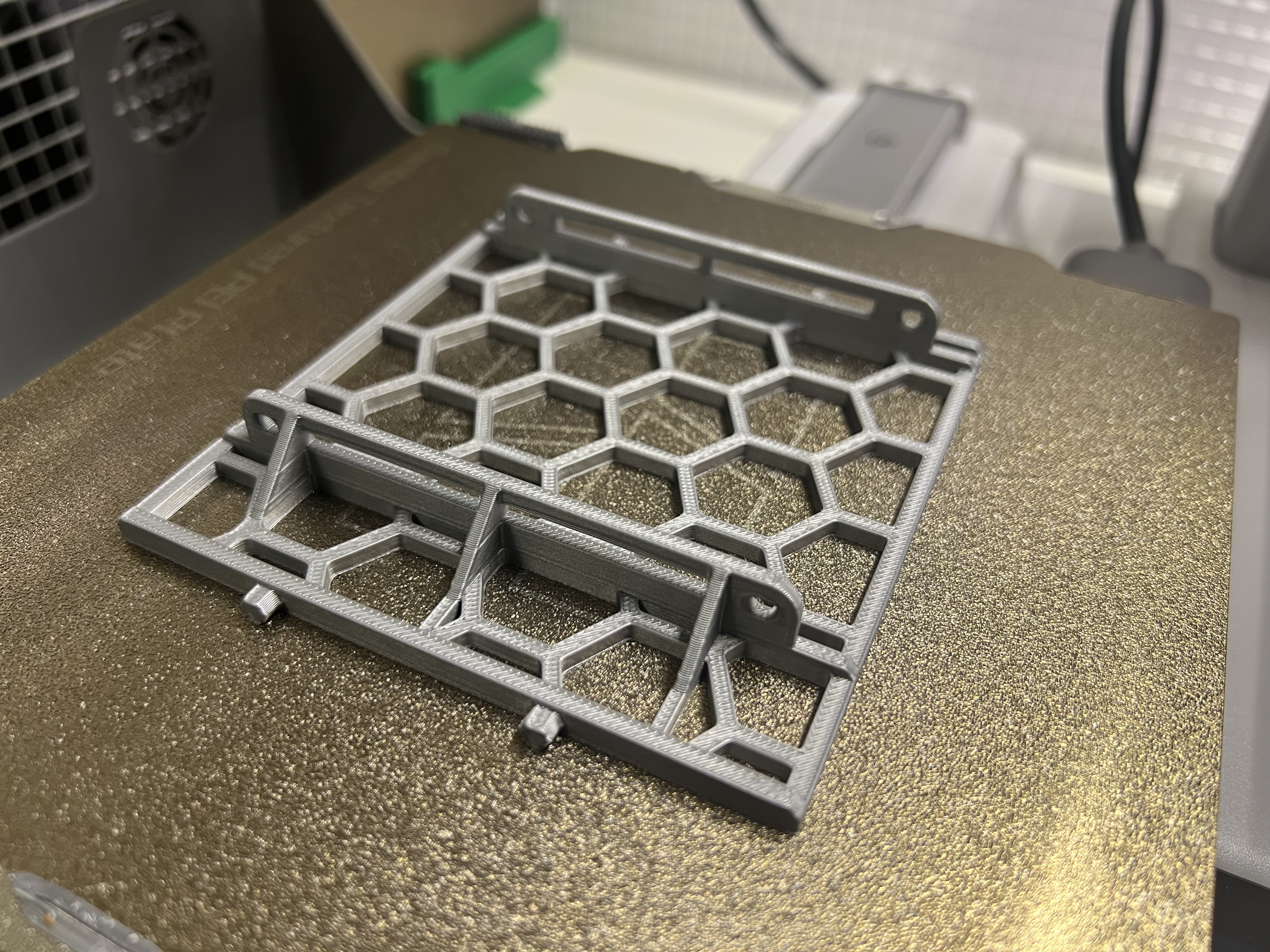 Miniatura 2 do modelo 3D 简易硬盘笼（硬盘支架）
