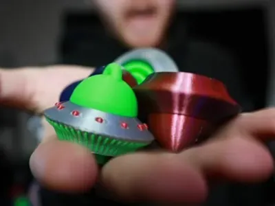 UFO SPACESHIP KEYCHAIN