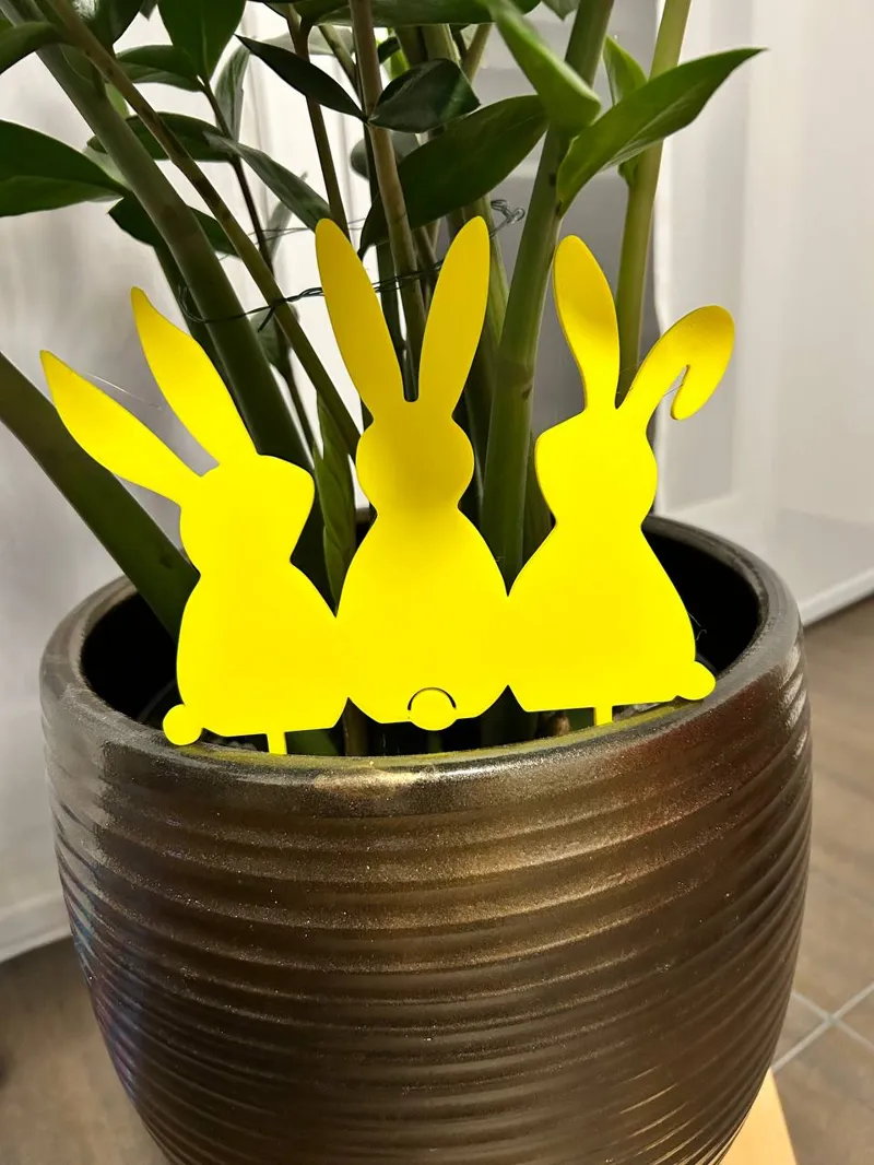 Easter bunny trio  / stick'in grass / Garden 