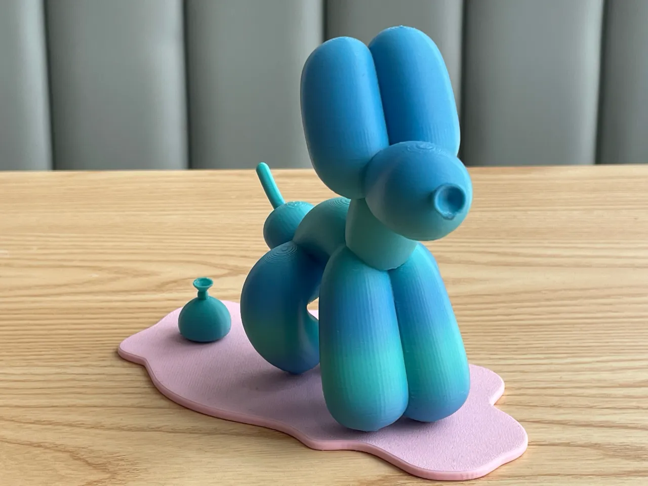 Balloon dog view 3