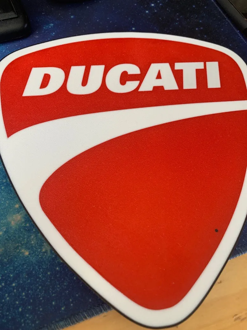 Ducati logo (Lightbox) from scratch