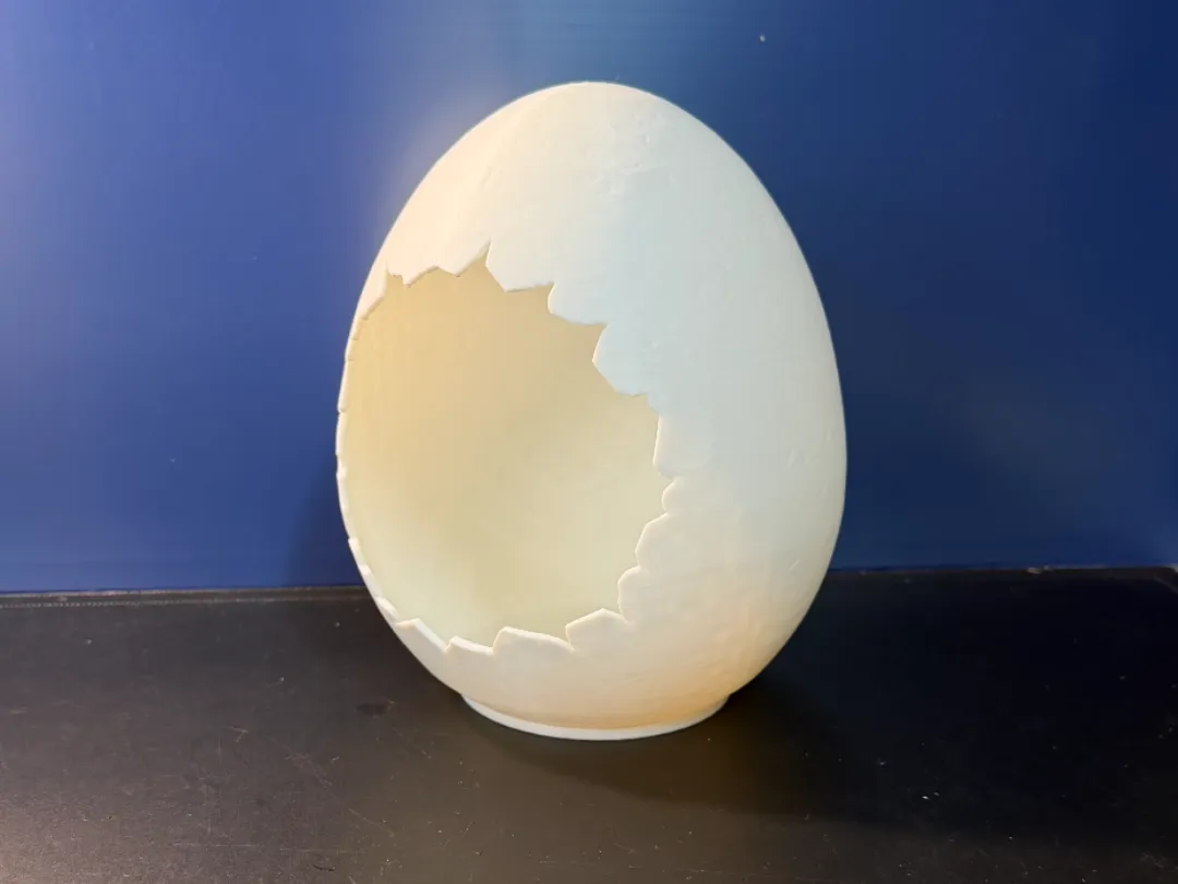 Œuf de Pâques fendu — diorama à décorer