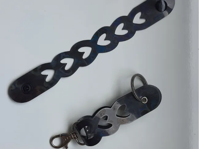 BRACCIALE A FASCIA_PORTACHIAVI_CUORI_IN TPU
