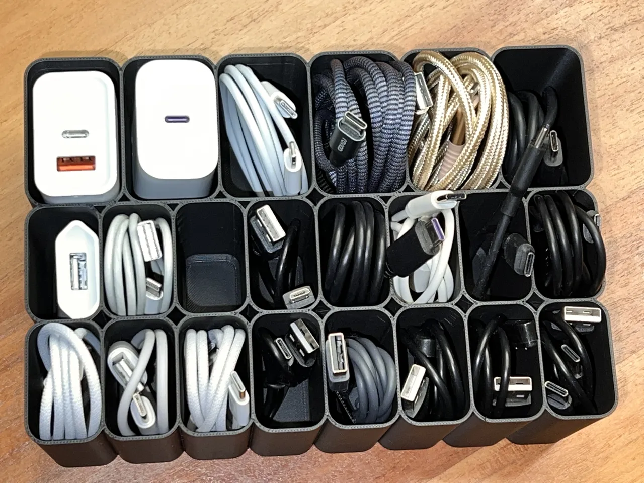 USB cable organizer Box tray IPhone Samsung view 4