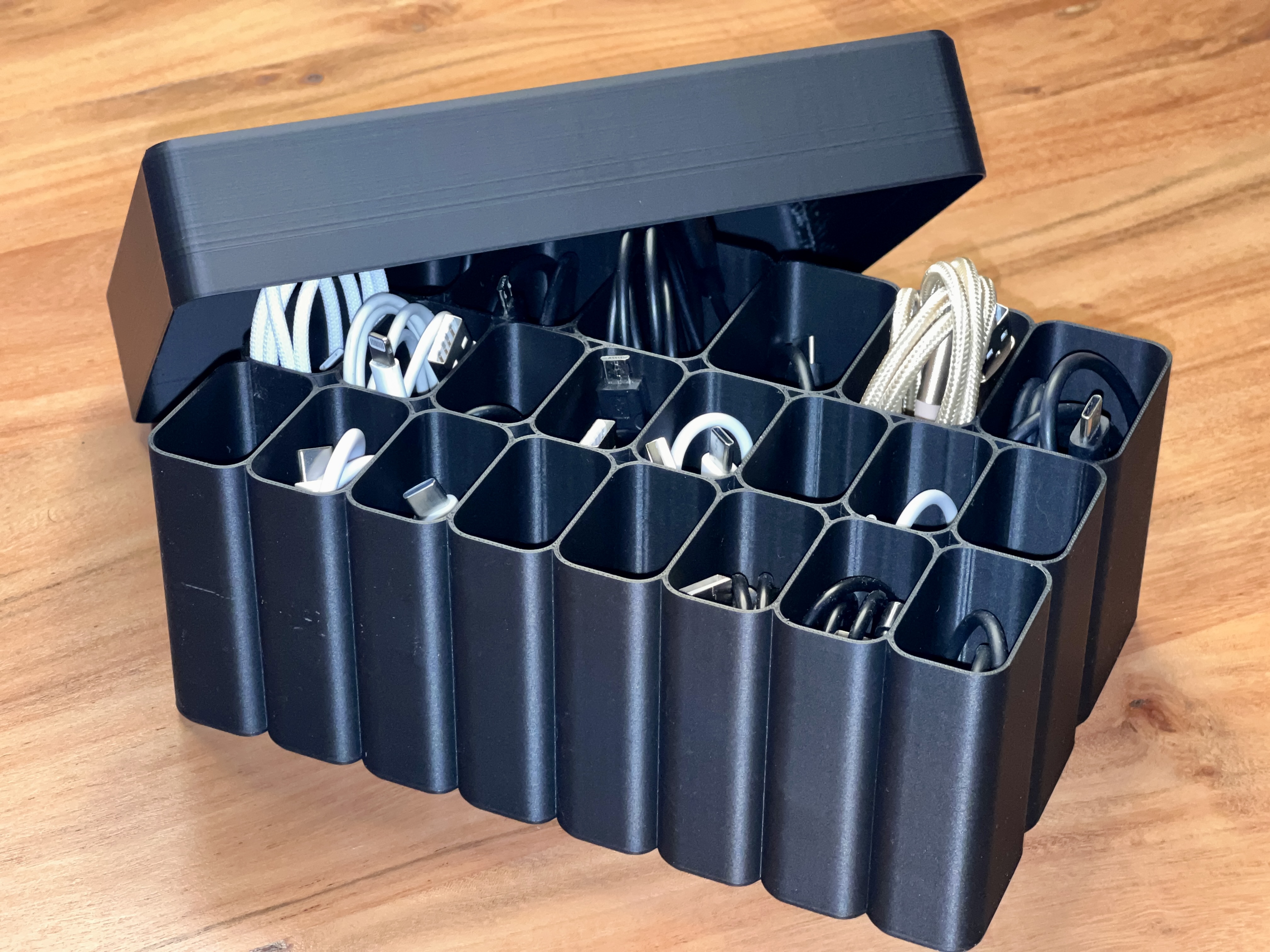 3D модель USB Cable Organizer Box — 3D-друкований органайзер для кабелів і зарядок | Для дому Львів — 3D друк Львів