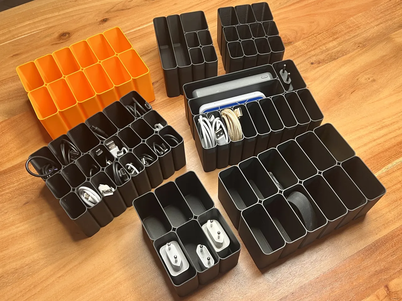 USB cable organizer Box tray IPhone Samsung view 2