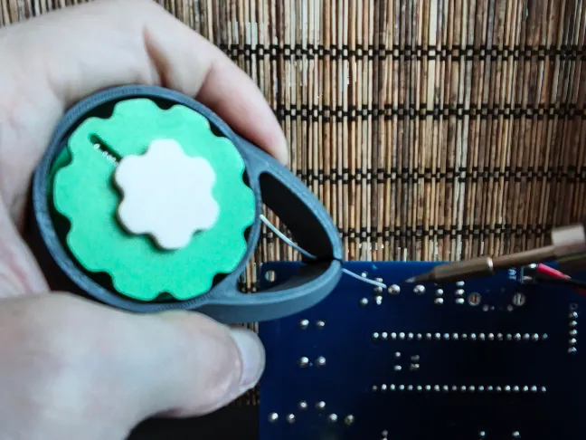Helper, solder wire