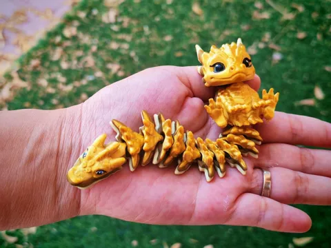 Adorno temático: Articulated Baby Dragon Flexi — referencia de MakerWorld