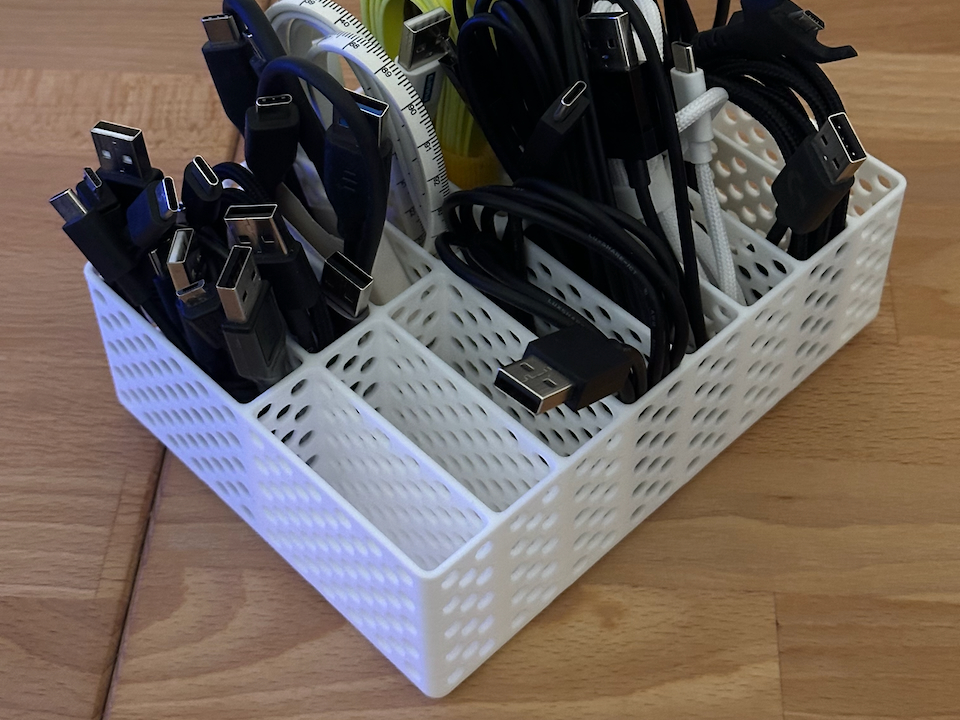 Lightweight Gridfinity cable bin