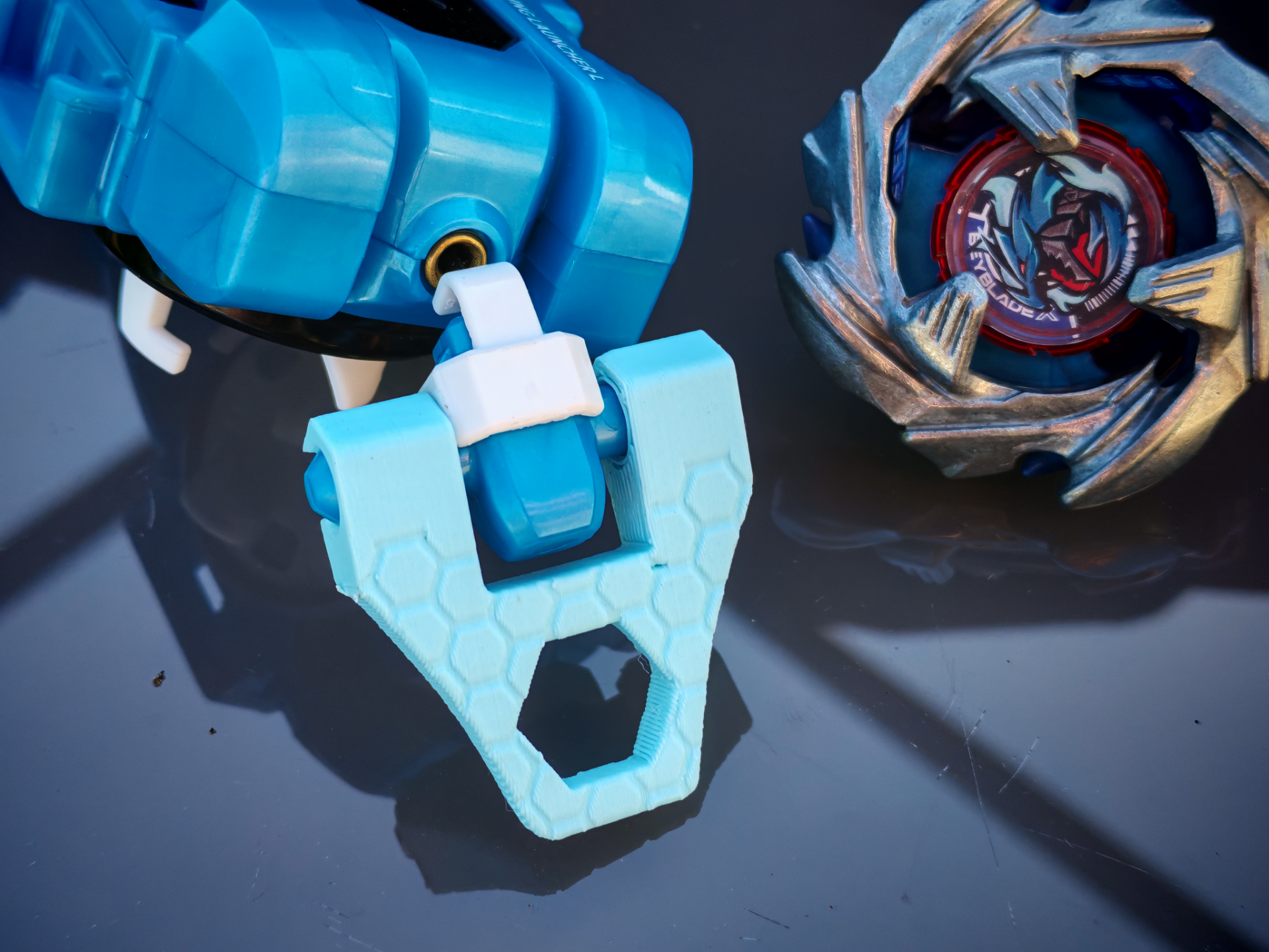 Slip gripcompatible Beyblade X string launcher