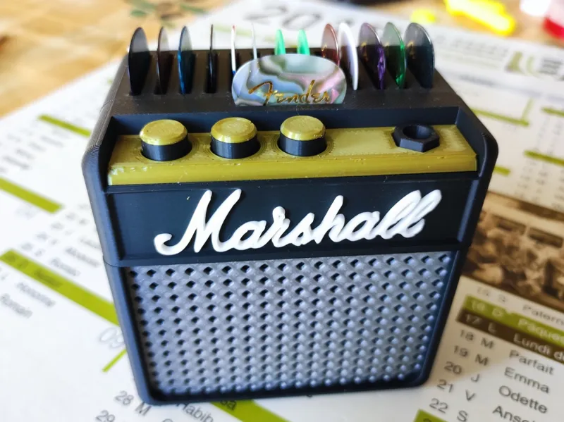 Marshall speaker, pick holder