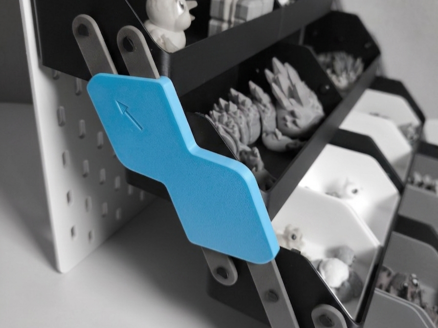 Locking Clips for Foldable Keychain Display - 1