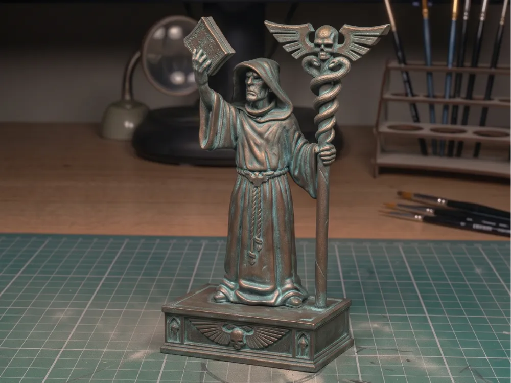 Escenografía en miniatura: Grimdark Trench Crusade Saint Statue Terrain. Referencia del modelo original.