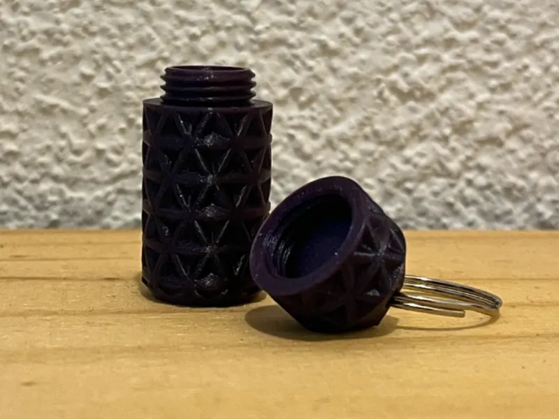 Pillendose Schlüsselanhänger mit Dreieckmuster