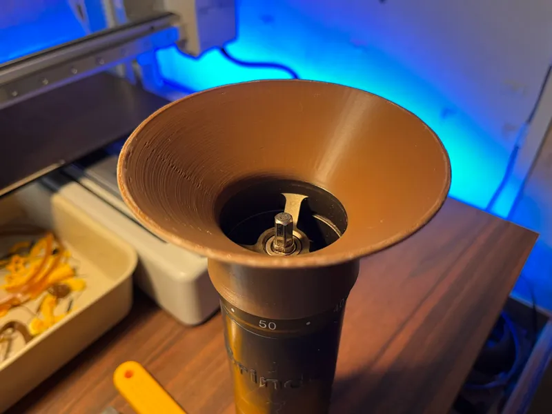 Elegant funnel for KINGrinder K6 grinder