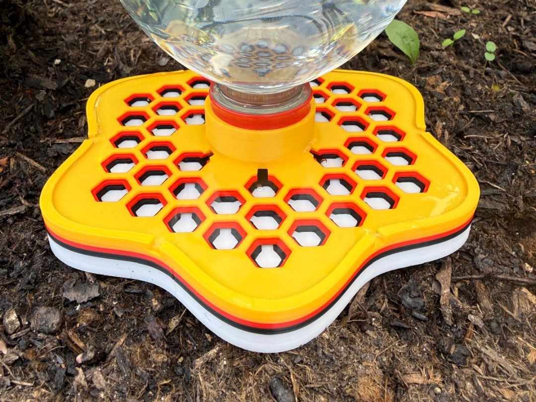 BeeBloom - Self-Refilling Bee Waterer 