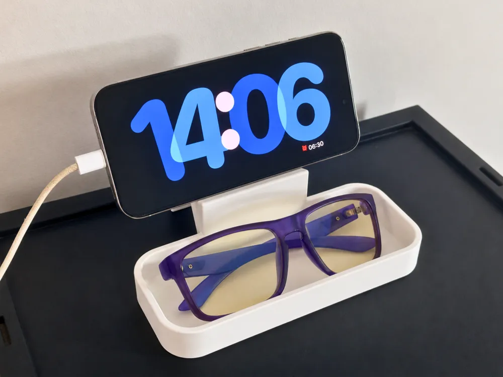 Soporte para celular: Phone Stand & Glasses Tray. Referencia del modelo original.