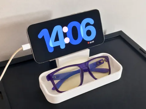 Soporte para celular: Phone Stand & Glasses Tray — referencia de MakerWorld
