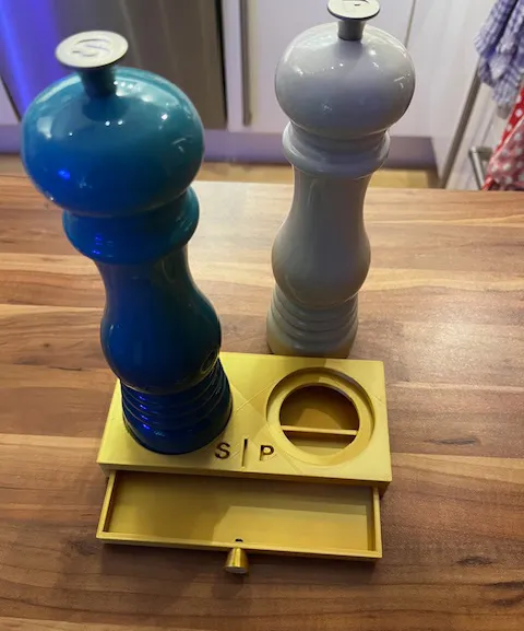 salt and pepper mill - Le Creuset