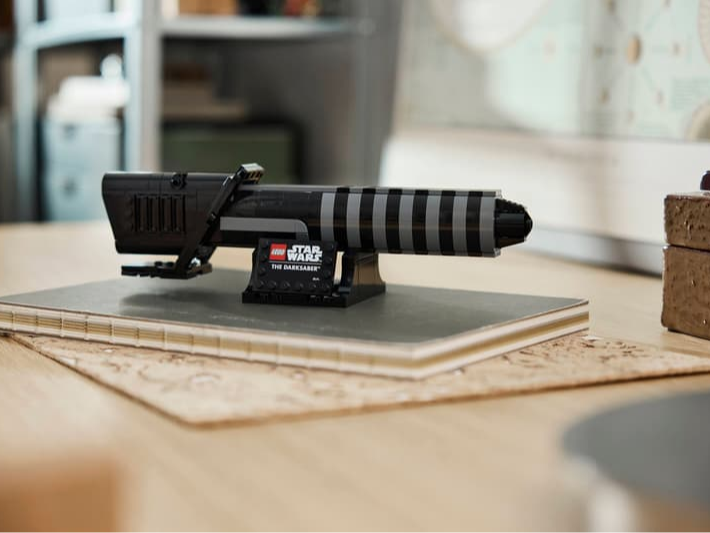 LEGOs Star Wars Darksaber (40917) - 1:1 Scale