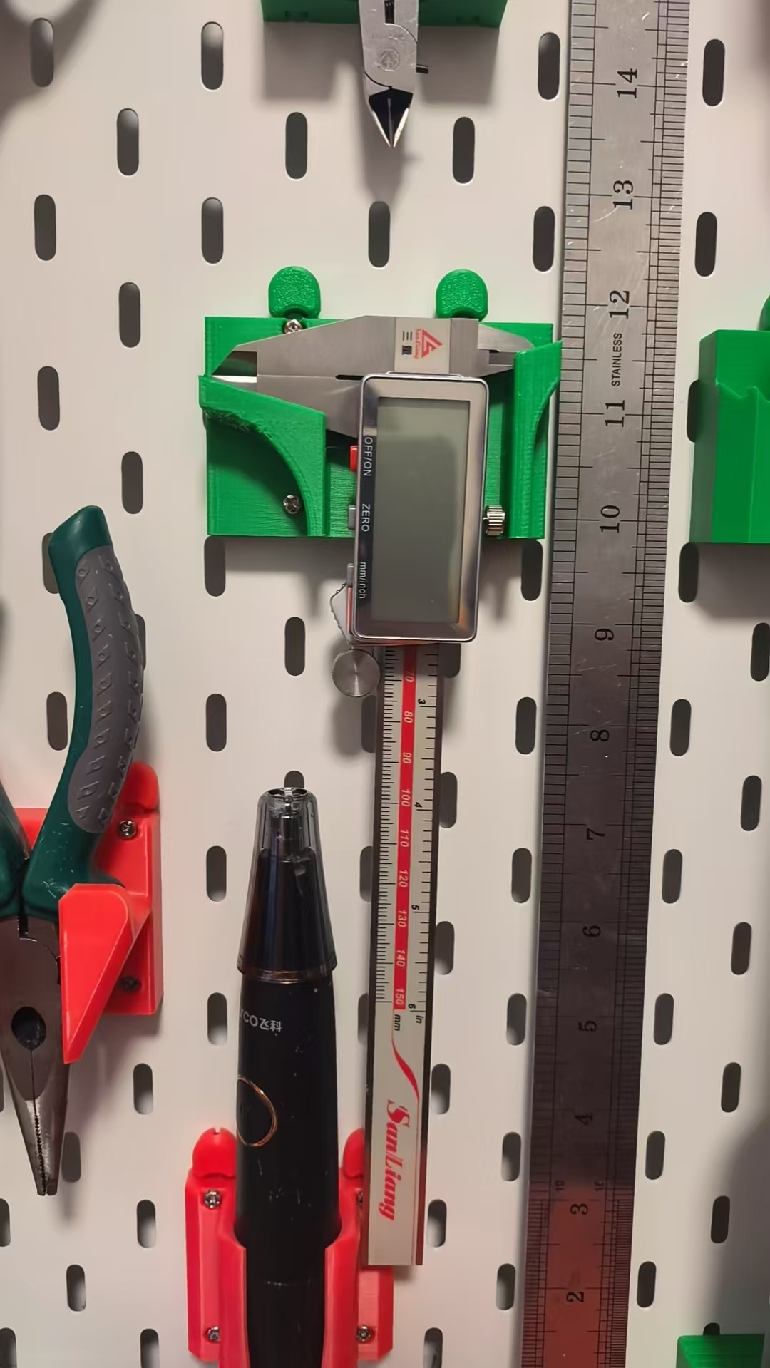 Miniatura 6 do modelo 3D 威克士跟大有电钻跟起子机的挂架，手柄挂架，螺丝刀挂架，批头挂架，卡尺挂架，适配宜家款洞洞板