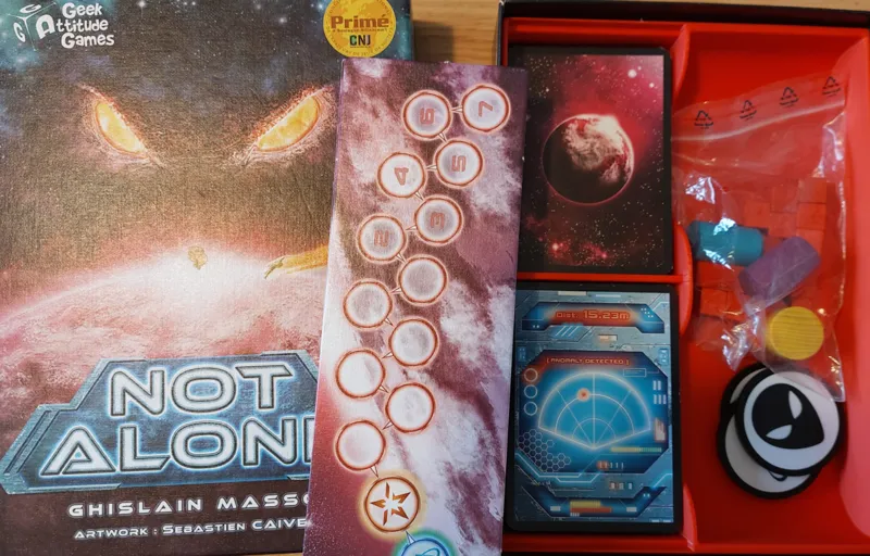 Insert board game Not Alone (+ Exploration)