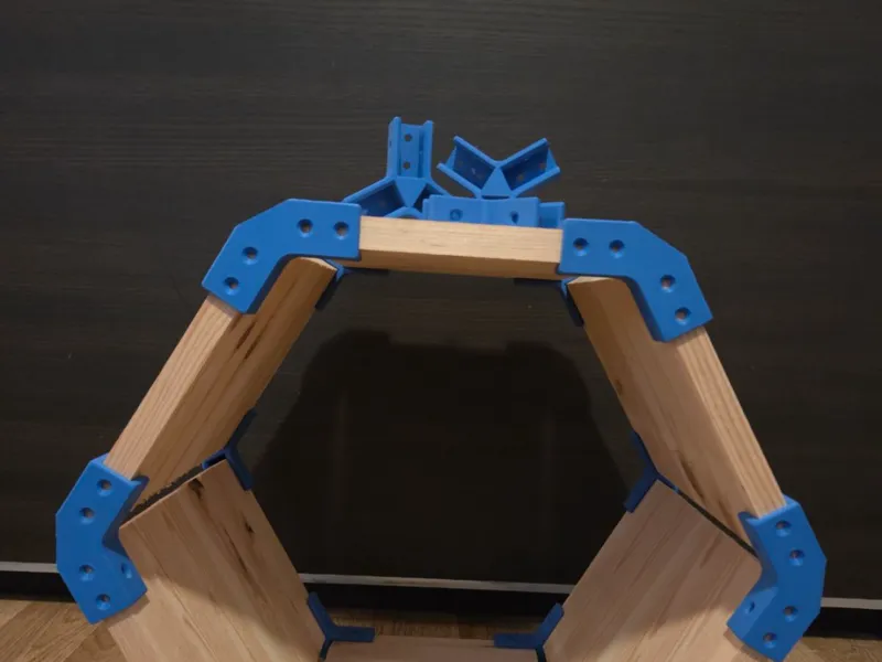 Shelf system in honeycomb shape