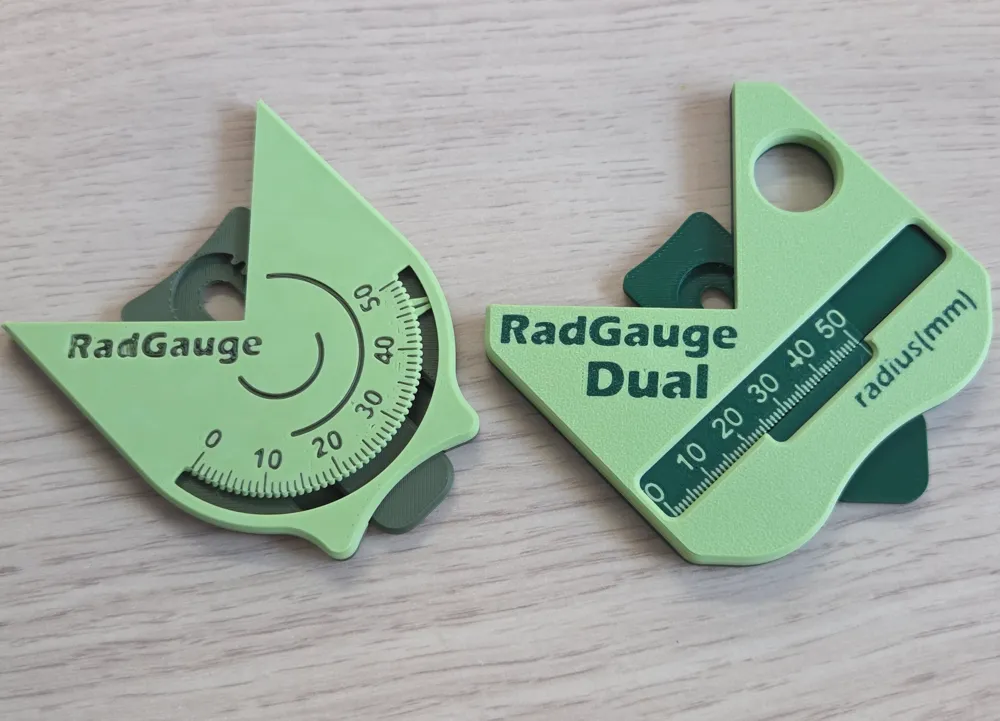 Dekoratives Ornament aus der RadGauge-Dual-Messinstrument-Sonderdesign-Kollektion