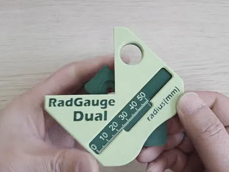 Dekoratives Ornament aus der RadGauge-Dual-Messinstrument-Sonderdesign-Kollektion