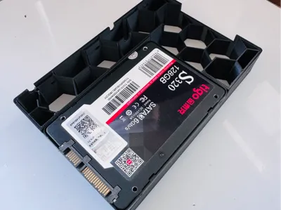 2.5-inch SSD to 3.5-inch HDD adapter bracket