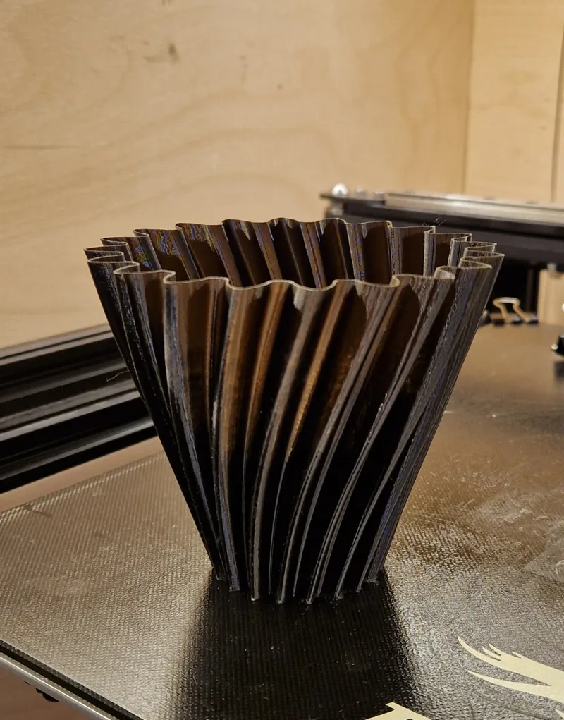 Helical gear pen holder
