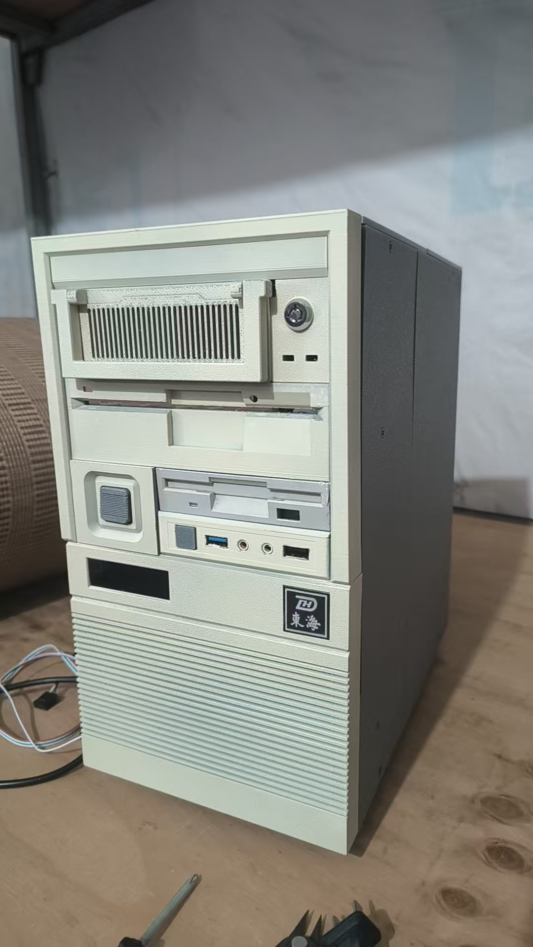 Miniatura 1 do modelo 3D 复古小机箱