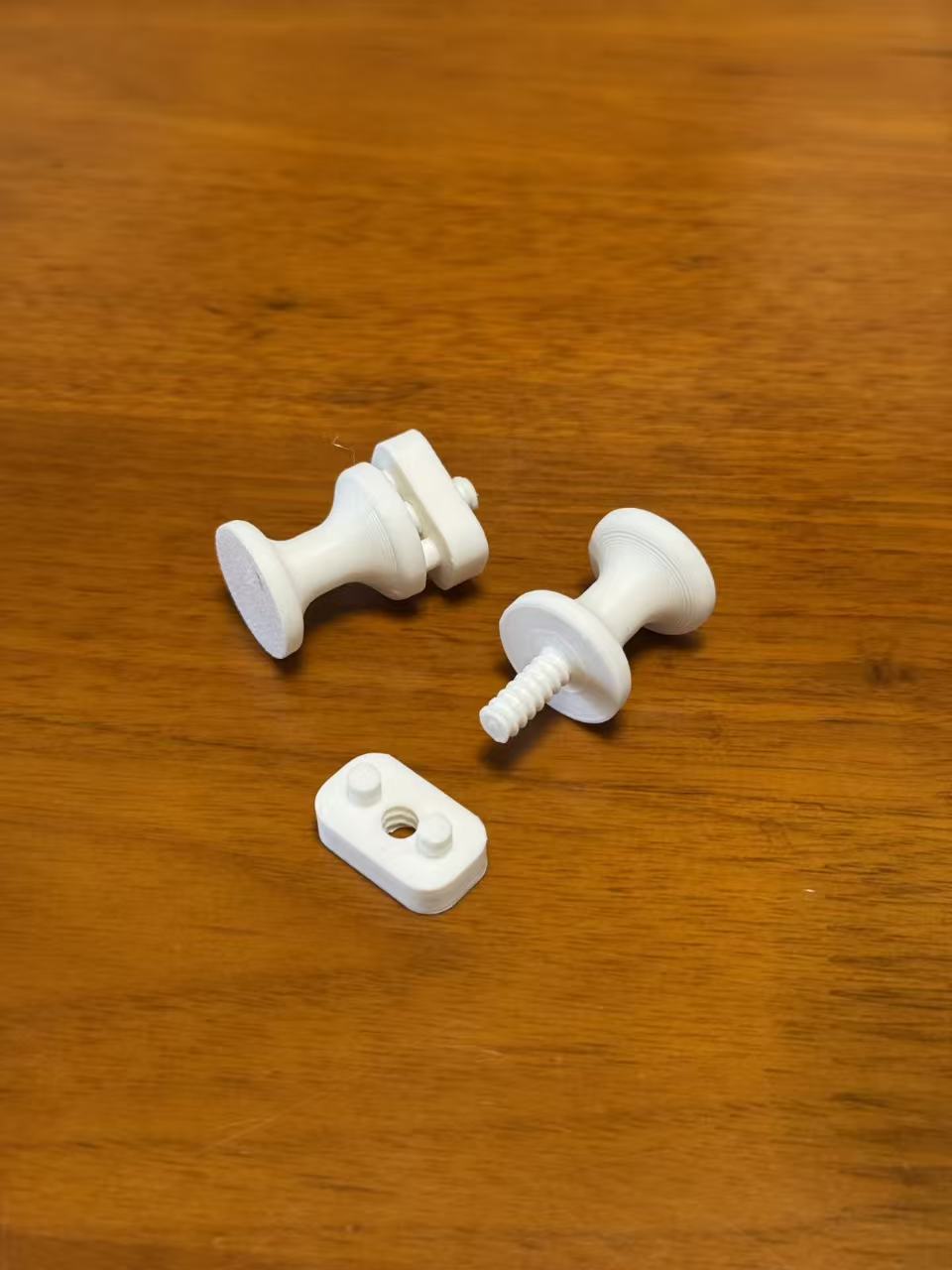 Miniatura 1 do modelo 3D 宜家洞洞板挂钩与靠墙配件（原装平替）