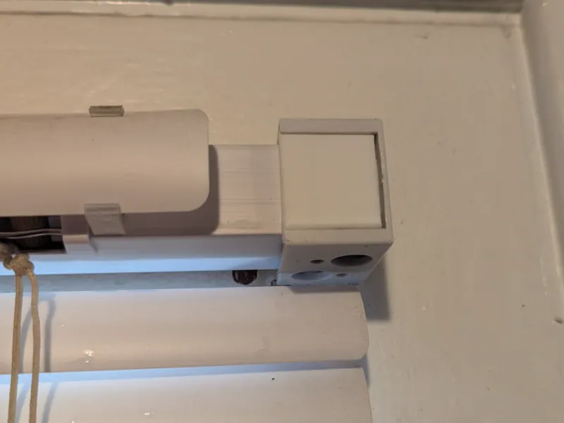 Venetian Blinds Retaining Clip
