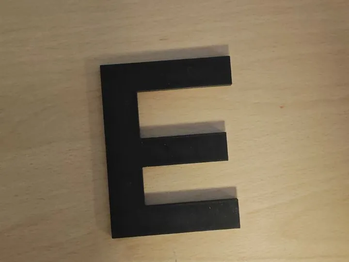 Buchstabe E