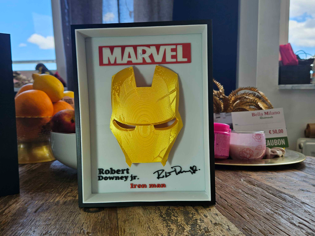 Marvel - Iron Man Mask Battle Damaged display - 1
