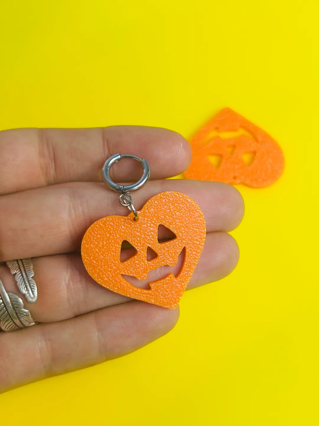Pendientes corazonistas calabaza view 2