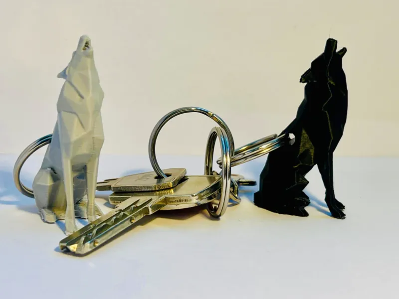 Keychain - Howling Wolf Low Poly
