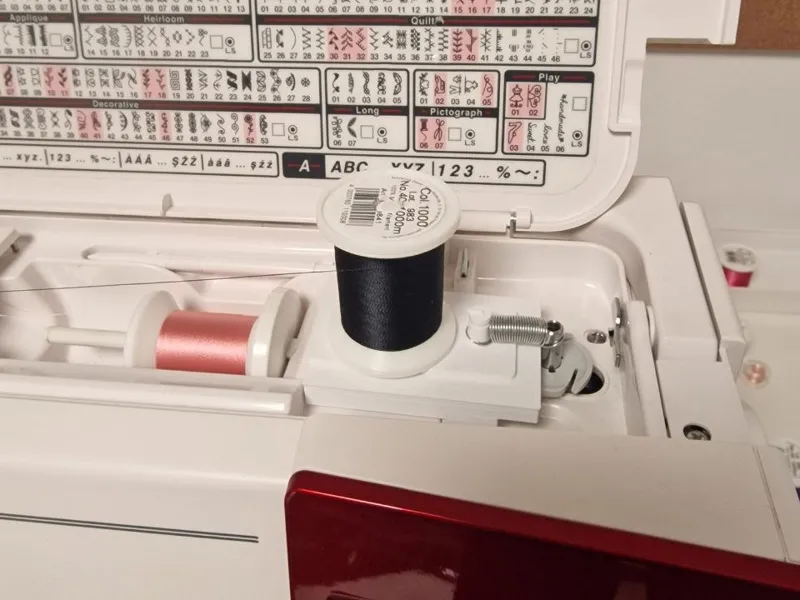 Janome MC9900 Garnhalter