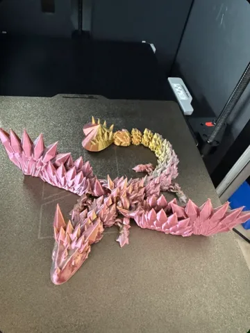 Adorno temático: Baby Crystal winged dragon with heart tail — vista de referencia 2