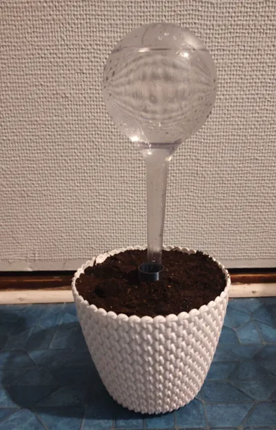 Irrigation bulb holder (water bulb for plants)