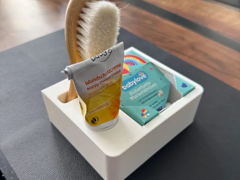 Baby Box Wickeltisch Creme Wattestäbchen Bürste