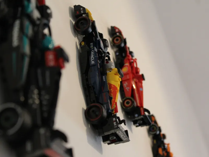 L E G O F1 Speed Champions wall holder